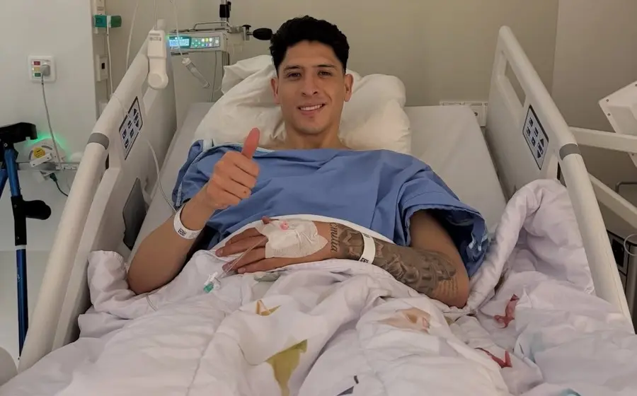 El mediocampista de la selección mexicana, Edson Álvarez, quien fue sometido a una cirugía de tobillo y podría causar baja del equipo.