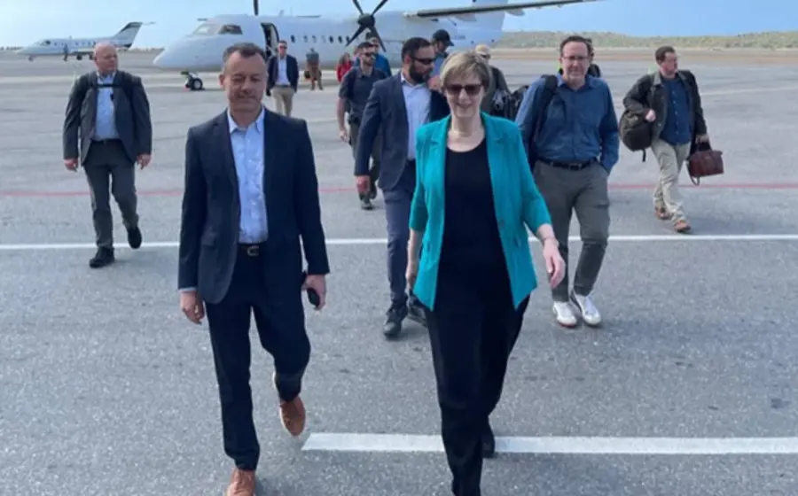 La encargada de negocios de Estados Unidos llega a Venezuela, un paso clave en la reanudación de las relaciones diplomáticas entre ambos países.