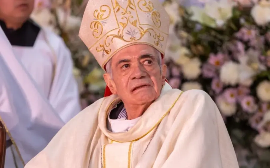 Retrato de Miguel Ángel Alba Díaz, exobispo auxiliar de Oaxaca, quien falleció y fue reconocido por su cercanía con las comunidades indígenas.
