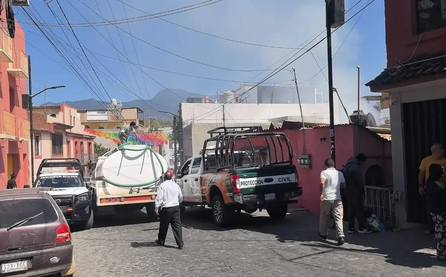 Los restos de una vivienda en Oaxaca después de que un incendio consumió todas las pertenencias de la familia que ahora pide ayuda.
