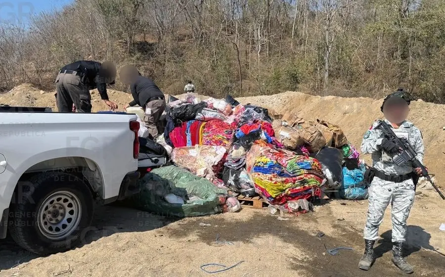 Personal de la Fiscalía General de la República (FGR) lleva a cabo la destrucción de 23 kilogramos de narcóticos asegurados en Huatulco.