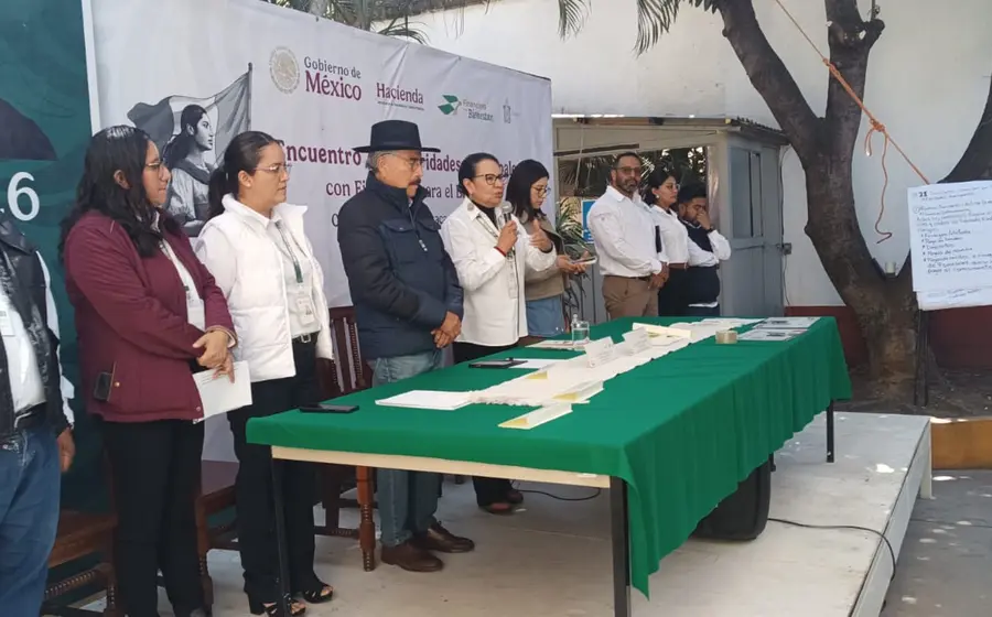 Autoridades municipales de Oaxaca asisten a un encuentro con representantes de Finabien para discutir la ampliación de los accesos a servicios financieros.