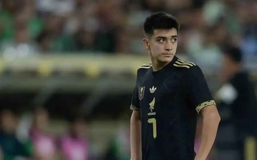 El futbolista Gilberto Mora, cuya participación en el Mundial está en riesgo debido a una lesión que requiere una intervención en el quirófano.