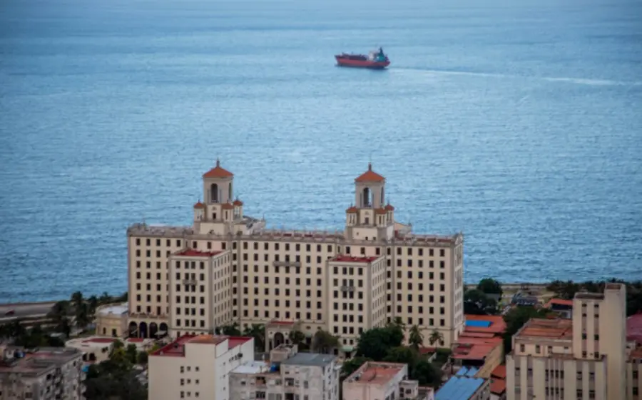 Una lancha rápida con matrícula de Florida es interceptada por la Tropa Guardafronteras de Cuba tras ignorar el alto y abrir fuego.