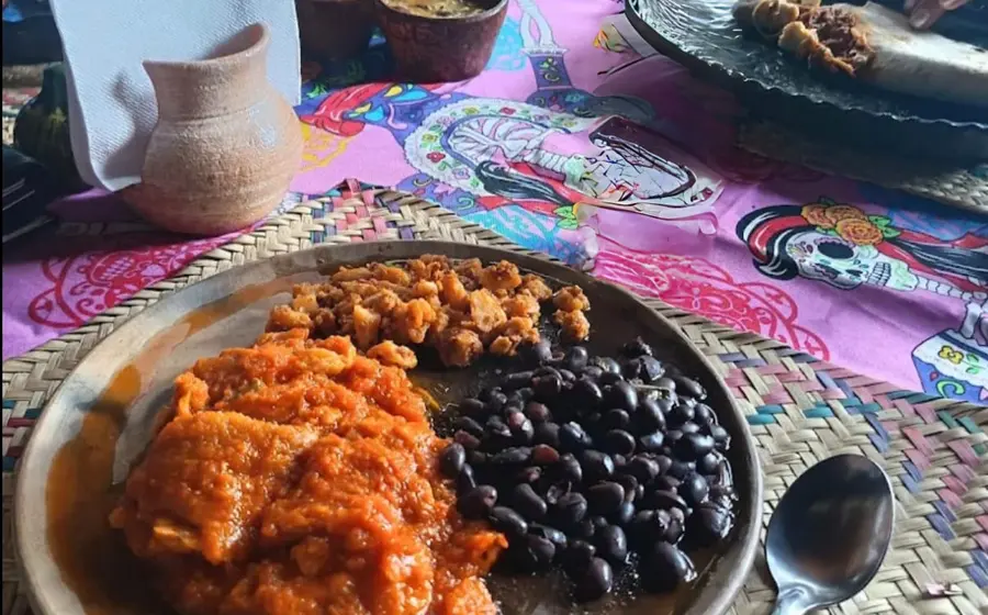 Una bisabuela representa la herencia de mujeres que nutrían el cuerpo con su sazón excepcional y el espíritu con su fortaleza.