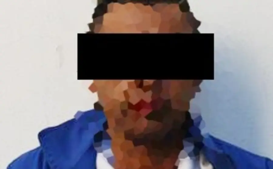 Fotografía del hombre presuntamente responsable del robo de una bomba de agua, quien fue detenido por las autoridades correspondientes.