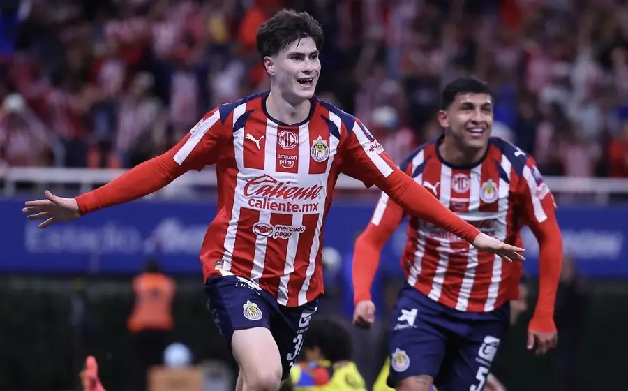 El futbolista Hormiga González, quien se encuentra en la mira de equipos europeos, es captado en una fotografía tras rechazar una oferta de Rusia.
