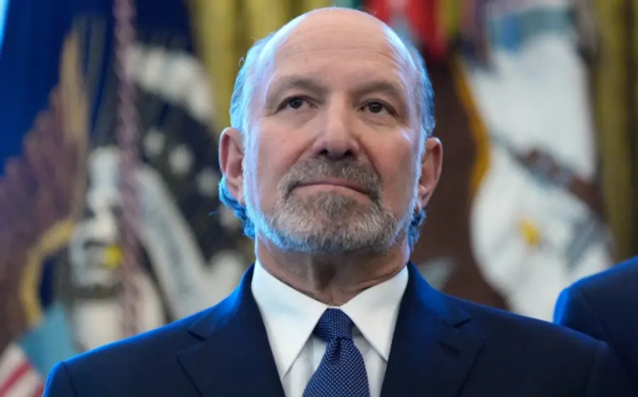 Howard Lutnick, actual secretario de Comercio de Estados Unidos, enfrenta peticiones de renuncia por su presunta vinculación con el caso Epstein.