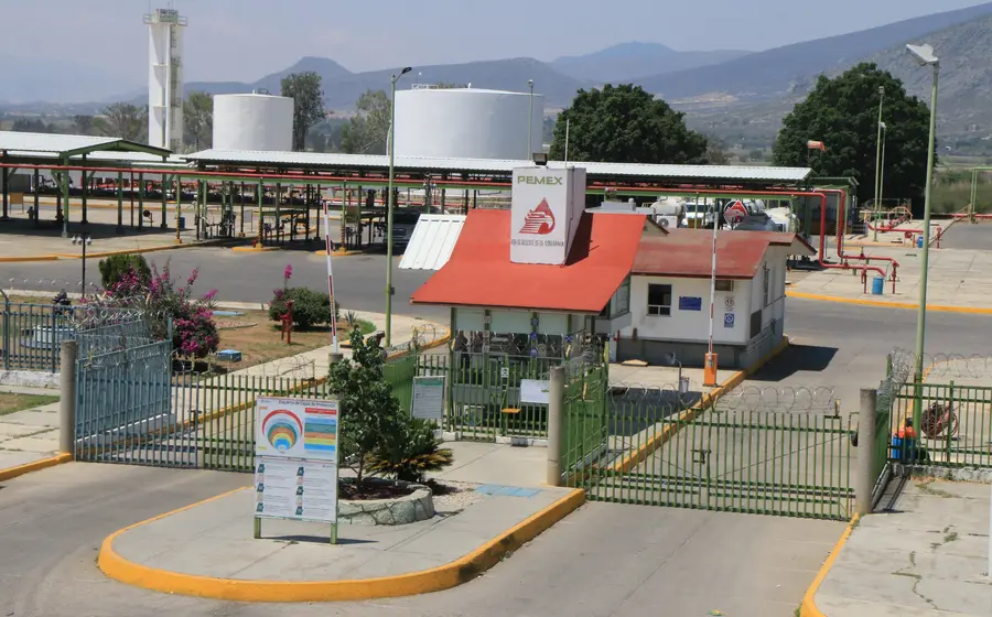 Imagen que ilustra la relación de México como el mayor proveedor de petróleo para Cuba, en el marco de los problemas estructurales de Pemex.