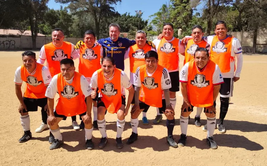 El equipo Mezcal Barranco en acción durante su partido inaugural del torneo, donde consiguieron una victoria y sumaron sus primeros tres puntos.