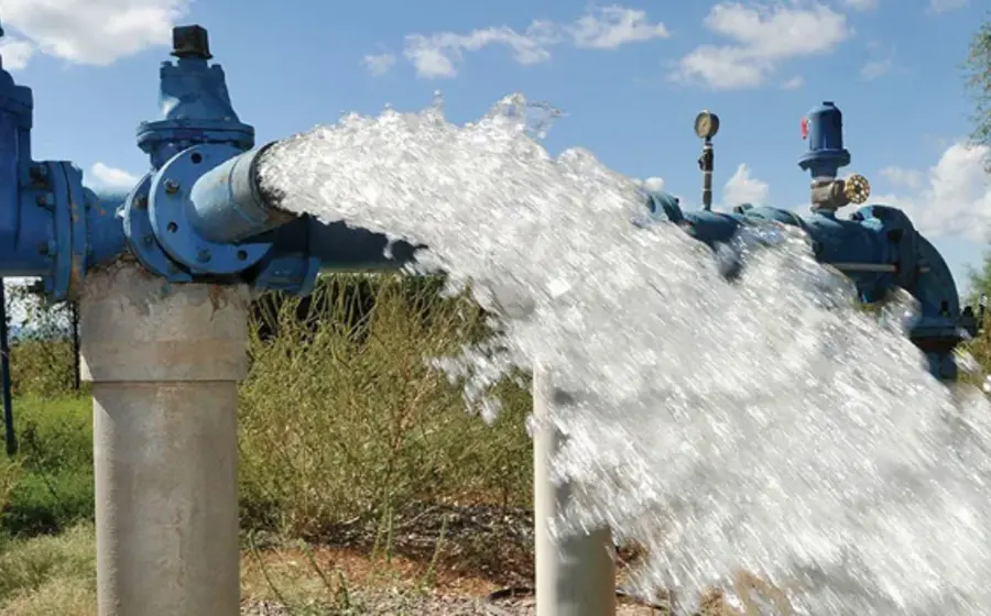 Un módulo de atención en Oaxaca donde personal especializado brinda asesoría directa a los ciudadanos para la regularización de sus concesiones de agua.