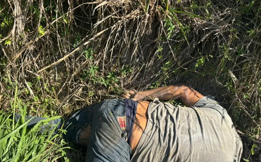 Derrapa por varios metros y queda fuera de la carretera Tomás Martínez Juárez