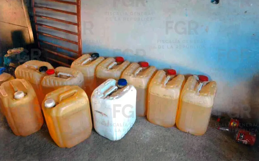 Una de las dos viviendas en Soledad, Etla, que fue cateada por la FGR por almacenar hidrocarburos de forma ilegal.