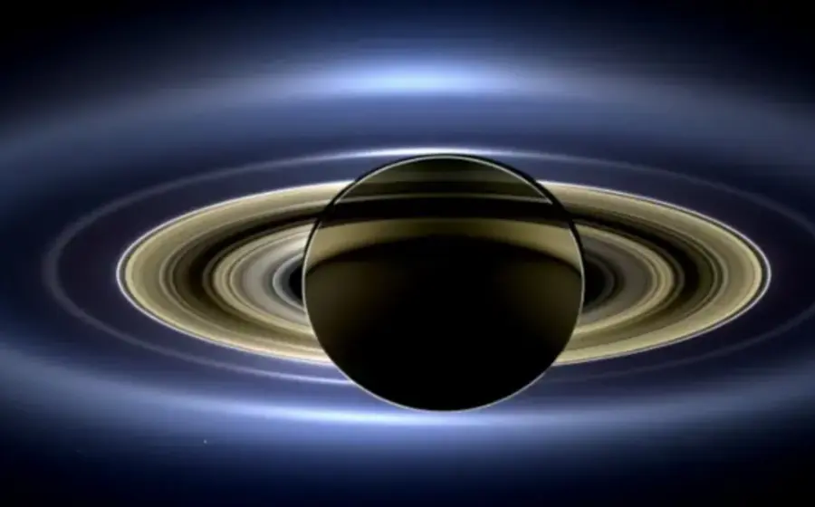 Ilustración científica del planeta Saturno y sus anillos, explicando su origen a través de una catástrofe orbital según un nuevo estudio astronómico.
