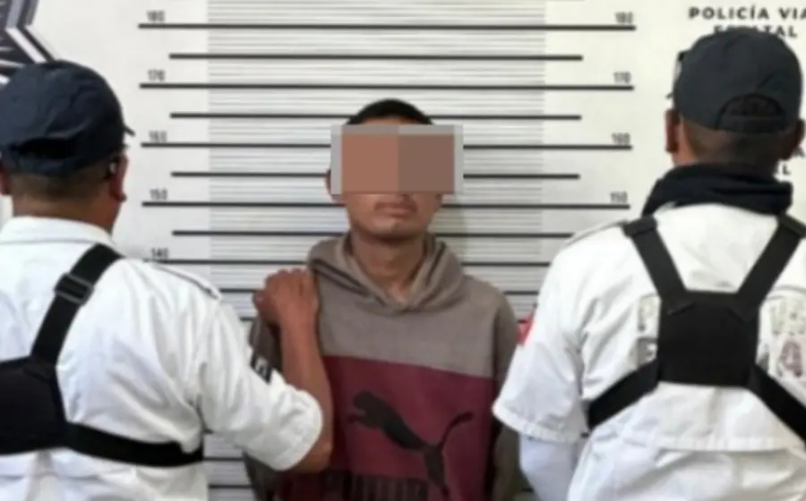 Policías viales estatales realizan la detención de un hombre señalado como presunto acosador en las calles de la colonia Reforma.