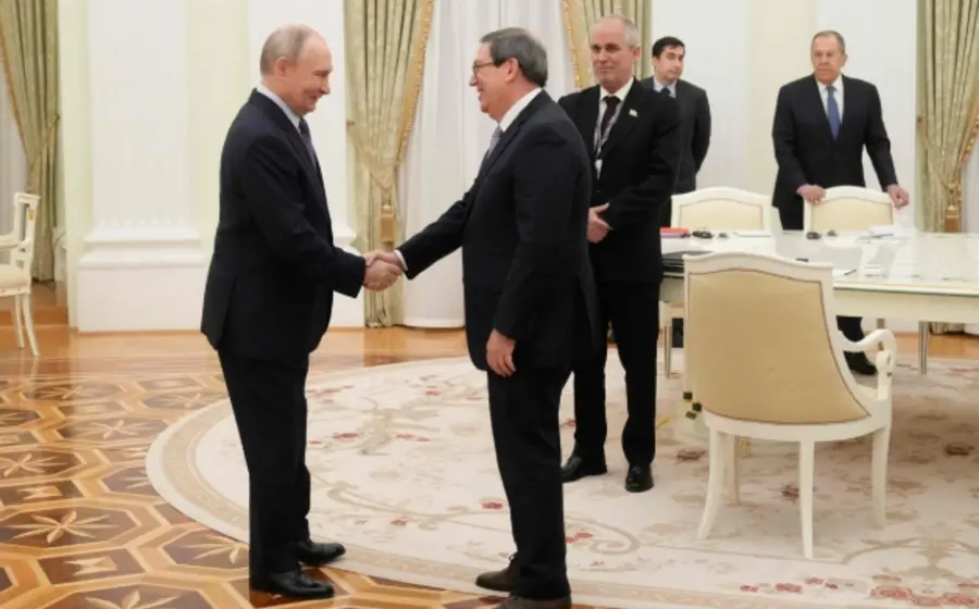 El presidente de Rusia, Vladimir Putin, durante su reunión oficial con el canciller de Cuba en Moscú para discutir sobre la soberanía.