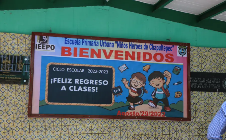 Una imagen ilustrativa del regreso a clases en el Istmo, donde se observa un salón o escuela mientras se reanudan labores de manera gradual.
