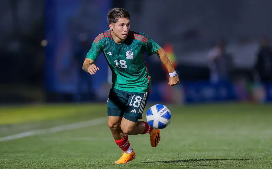 El futbolista Rodrigo Huescas, quien será valorado por Javier Aguirre para determinar su continuidad y futuro en la Selección Mexicana.