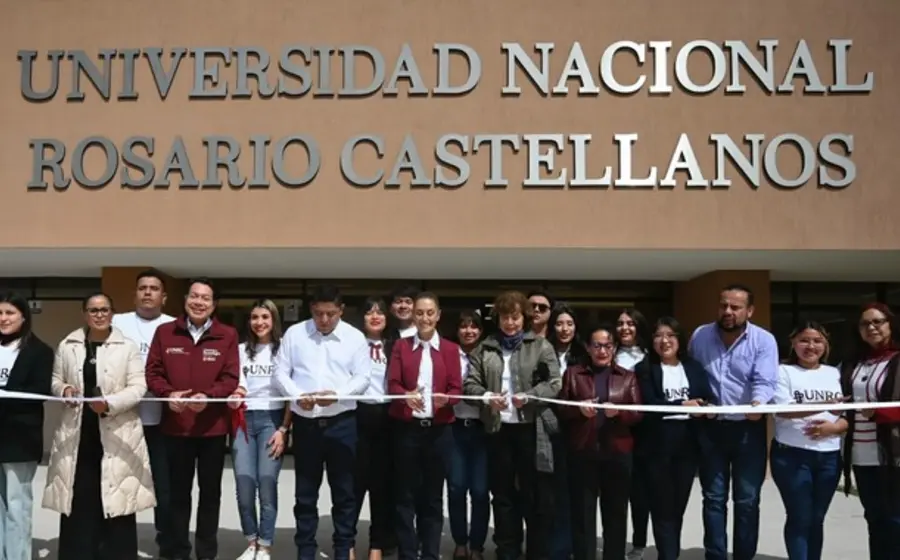 Estudiantes de la Universidad Rosario Castellanos (UNRC) que se beneficiarán con la nueva beca Gertrudis Bocanegra, un apoyo de mil 900 pesos bimestrales.