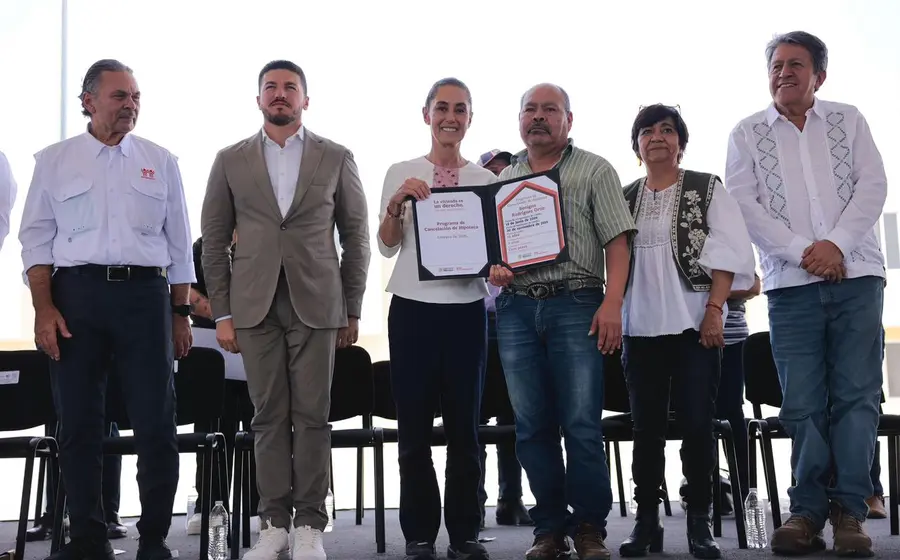 Claudia Sheinbaum encabeza la ceremonia de entrega de viviendas del programa Bienestar en el estado de Nuevo León para beneficiar a familias.