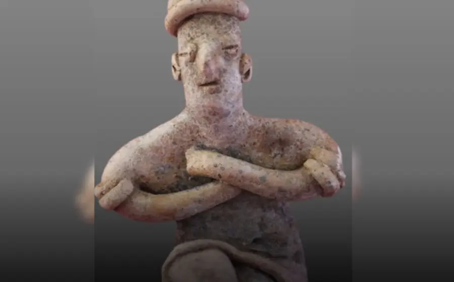 Una valiosa pieza prehispánica perteneciente al patrimonio histórico de México, exhibida para una polémica subasta en internet que el país busca detener.