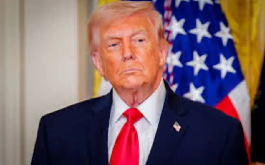 Trump mantiene ofensiva contra Irán pese a intentos de mediación.