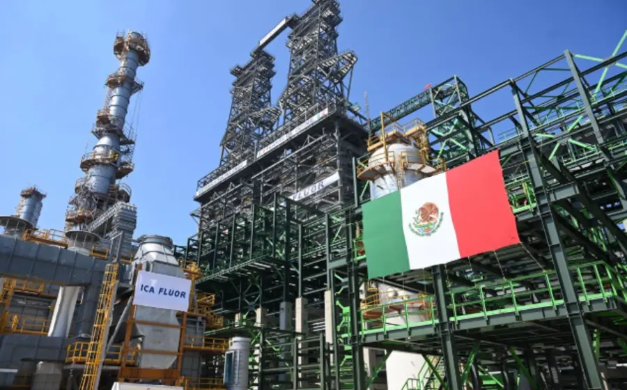 En febrero, la producción de hidrocarburos líquidos fue de un millón 630 mil barriles diarios.