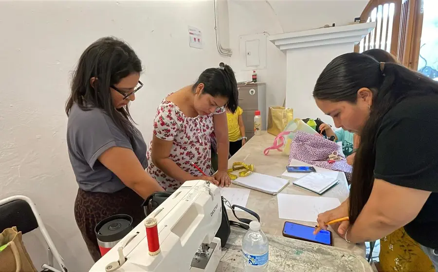 "Confecciona tu rabona" es un taller que empodera a las mujeres del Istmo.
