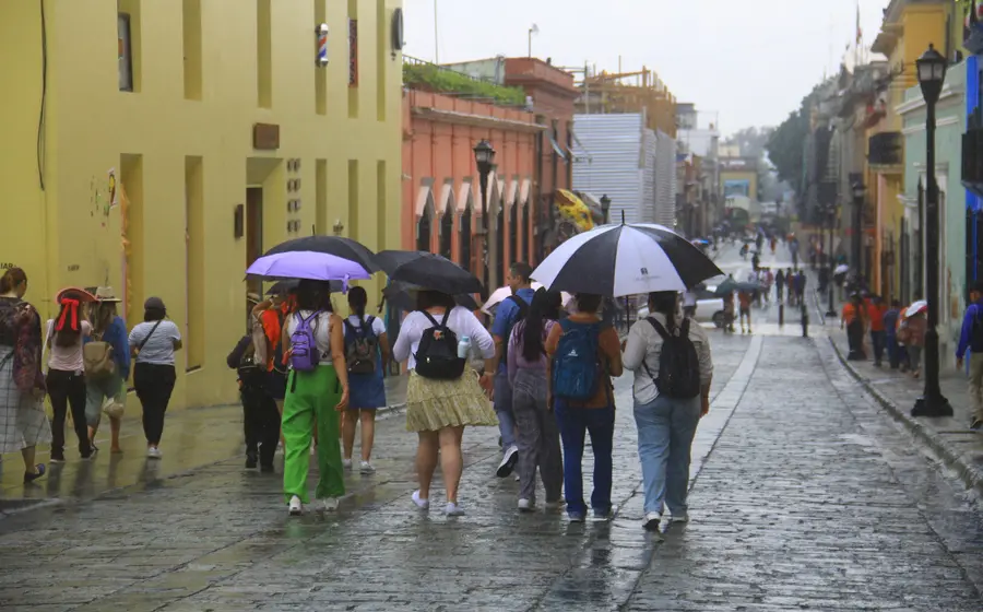 Frente frío sorprende en primavera: Oaxaca tendrá días frescos y lluvias.