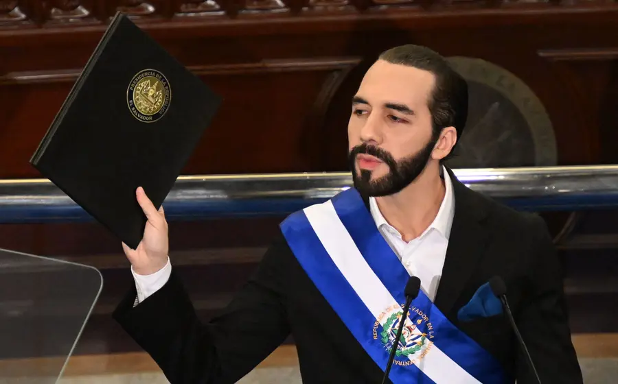 Bukele endurece la ley: cárcel de por vida para menores vinculados a crímenes graves.