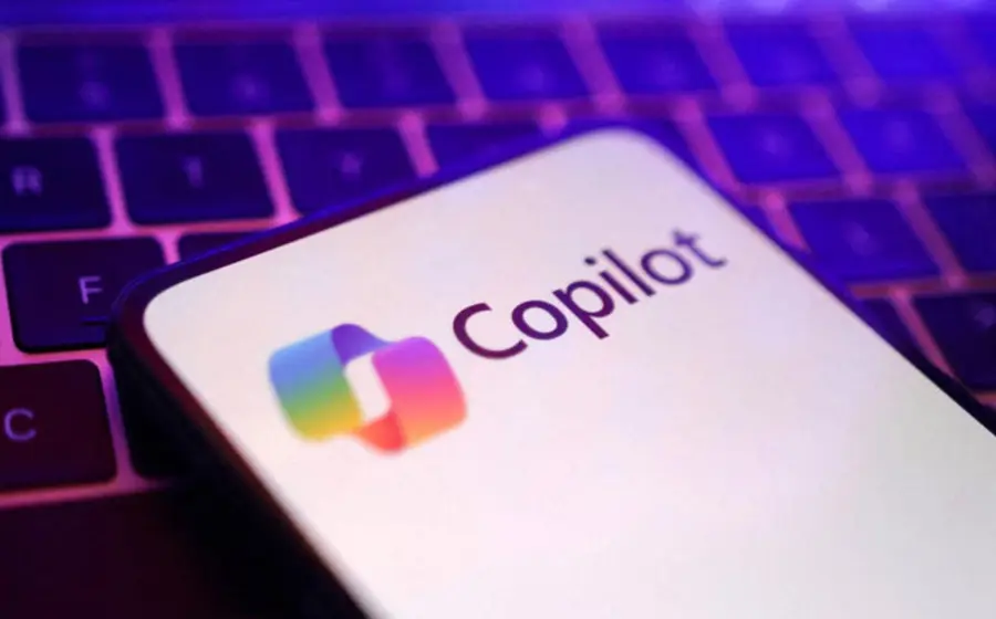 La función combina modelos de OpenAI y Anthropic en una sola respuesta.
