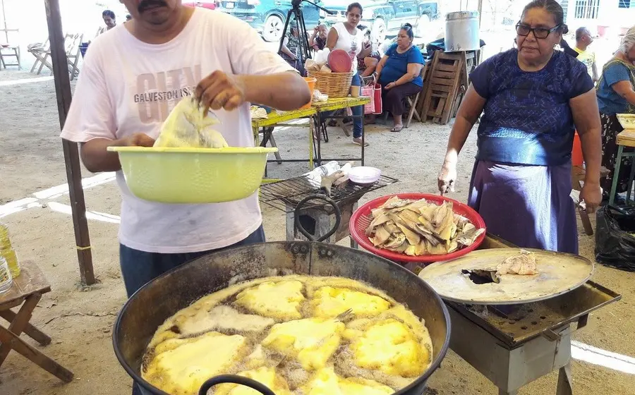 Las actividades incluyen rituales, comida y convivencia.