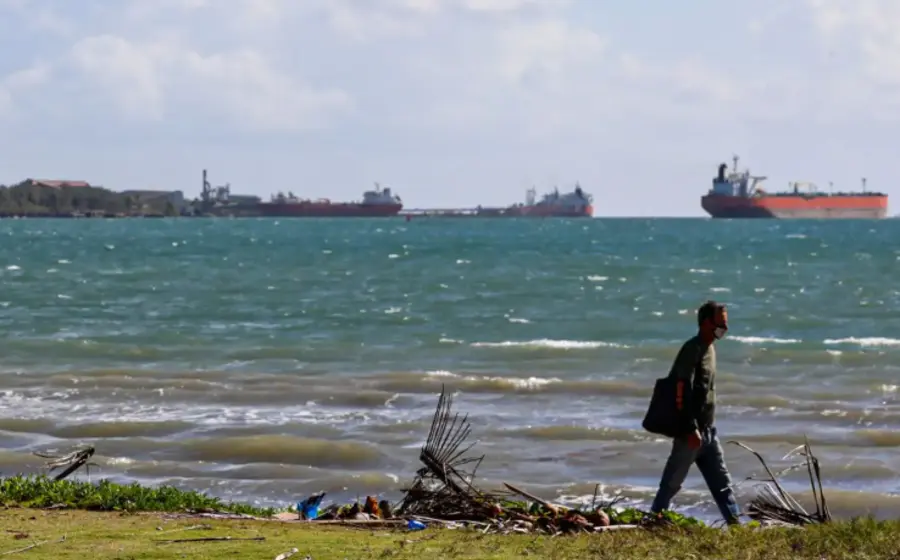 El cargamento de crudo busca sostener servicios básicos en la isla.
