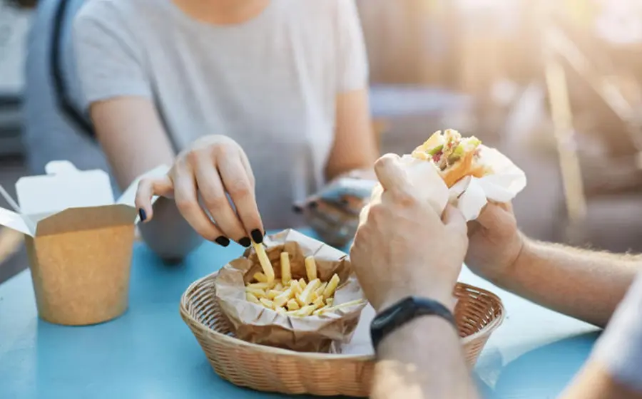 Cambios simples en la alimentación pueden retrasar el envejecimiento. 