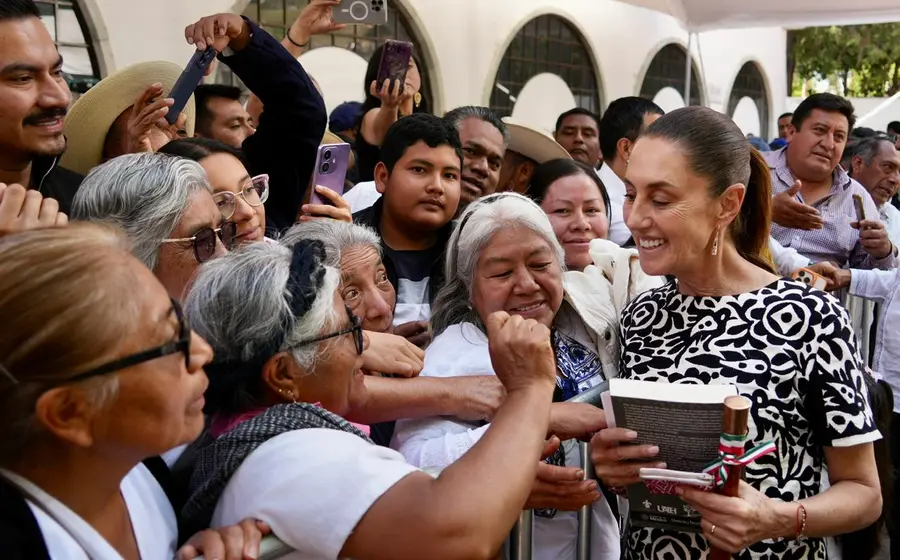 En Oaxaca, nombró a Margarita Maza como primera embajadora histórica de México.