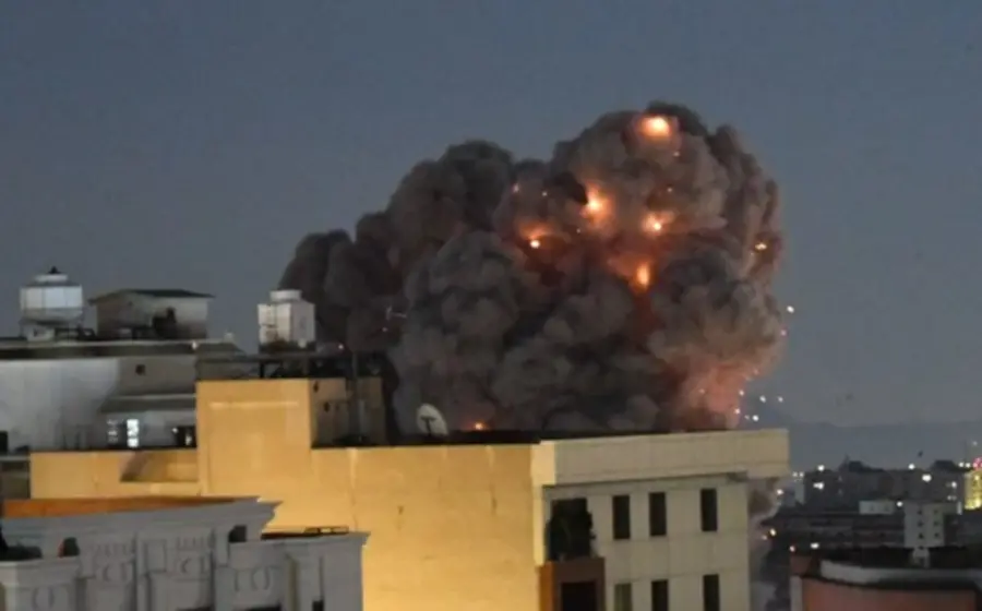 Israel respondió con bombardeos en Teherán y Beirut.