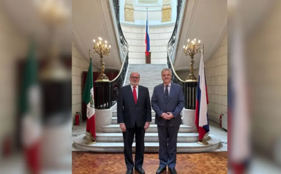 Nikolay Sofinskiy, embajador de Rusia y Eugenio Martínez Enríquez, embajador de Cuba.