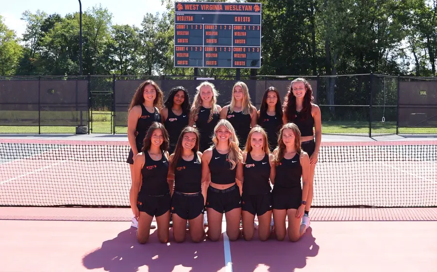 El equipo femenil de tenis de la Universidad Wesleyana de Virginia Occidental