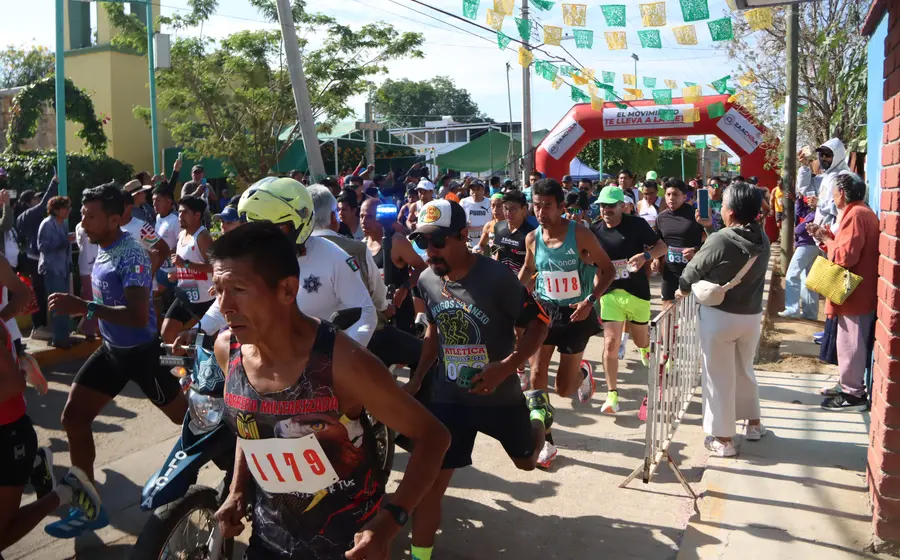  Salida de la Carrera Atlética del Barrio San José