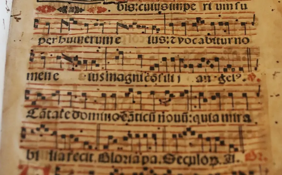 Se trata de un libro de música litúrgica del siglo 16.