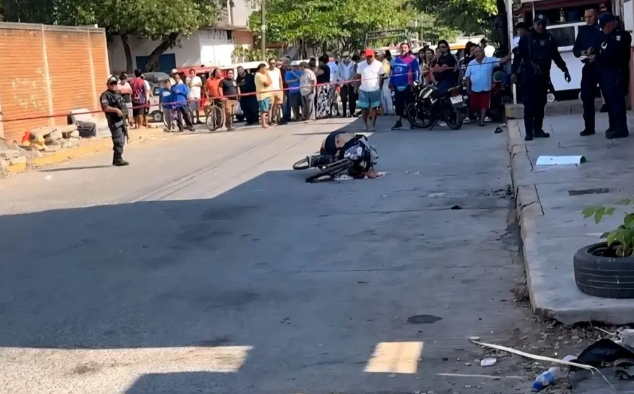 Las víctimas viajaban en una motocicleta al ser atacadas.
