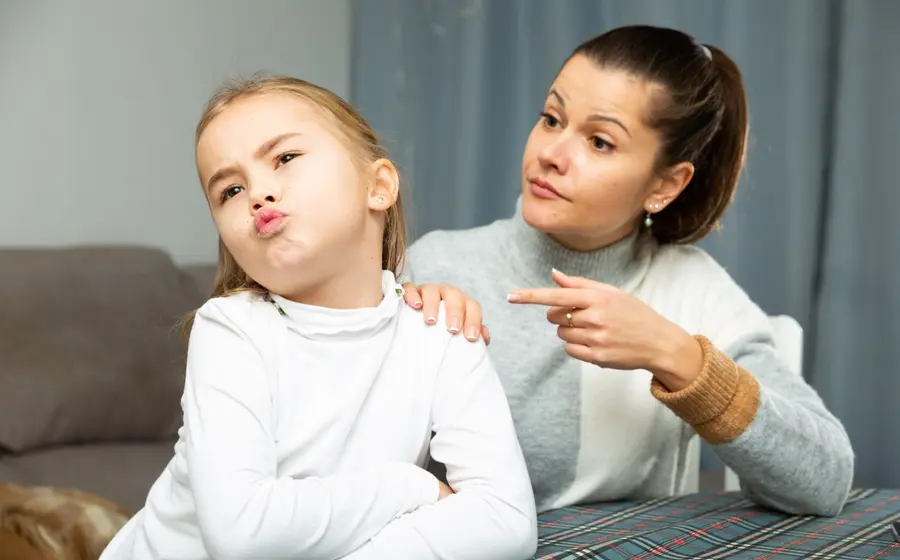 La experiencia clínica nos hace suponer que las condiciones psíquicas en la adolescente, en su relación con la madre estaban dadas desde hace mucho tiempo