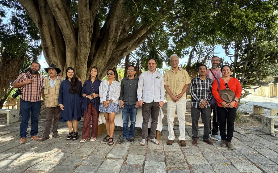 Ayer, en el CaSa se inauguró la exposición “Hacer memoria(s). Fotografía periodística y documental en Oaxaca”, reúne la obra 30 autores y autoras.