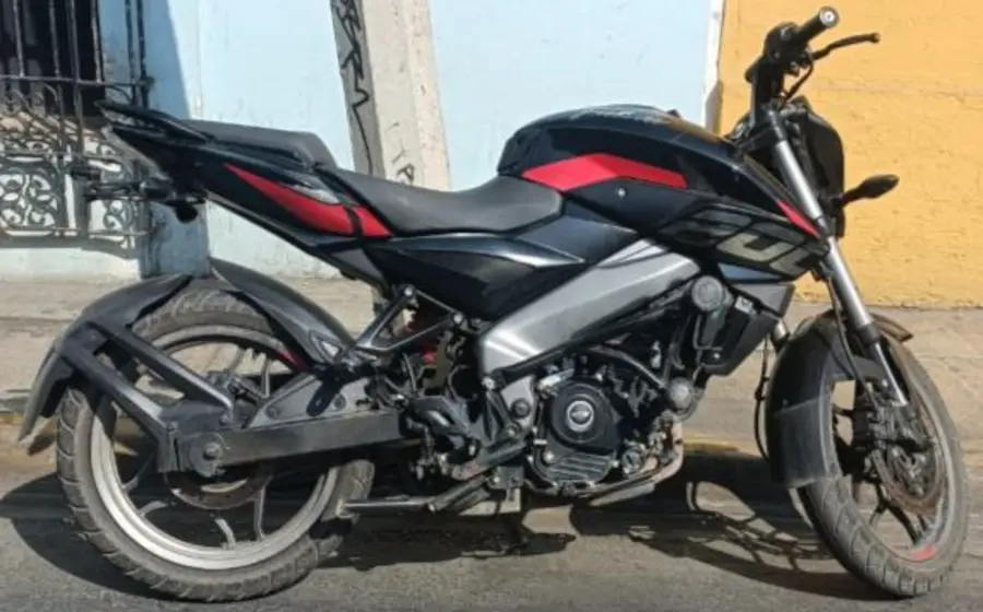 La motocicleta Bajaj asegurada.