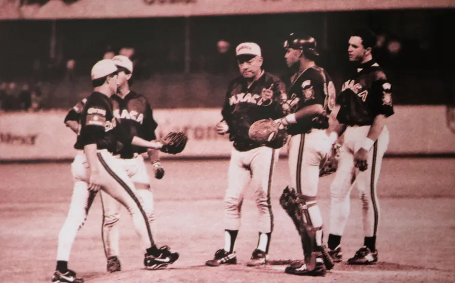 Un 6 de marzo de 1996, Guerreros de Oaxaca fue presentado oficialmente para su debut en la LMB.