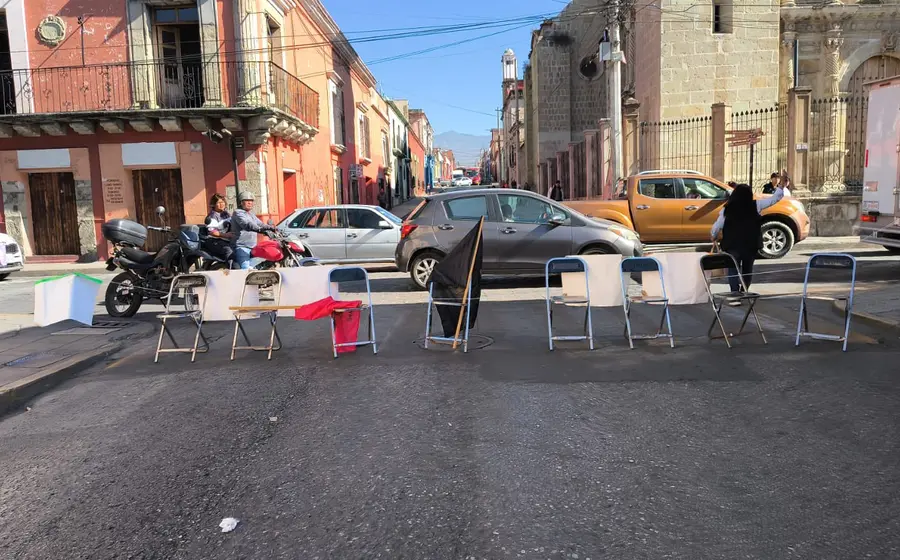 También hay bloqueos en el Centro Histórico.