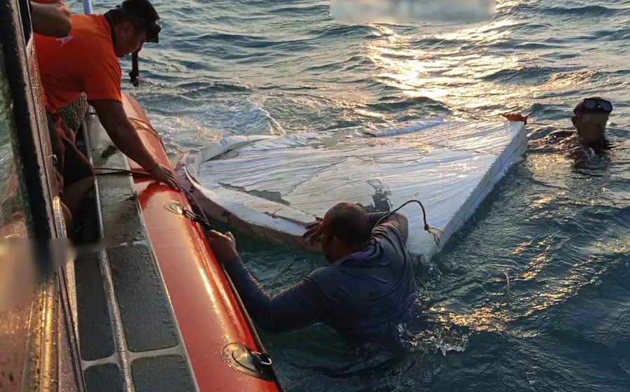 Marina de México en acción: cuatro pescadores a salvo tras volcadura.
