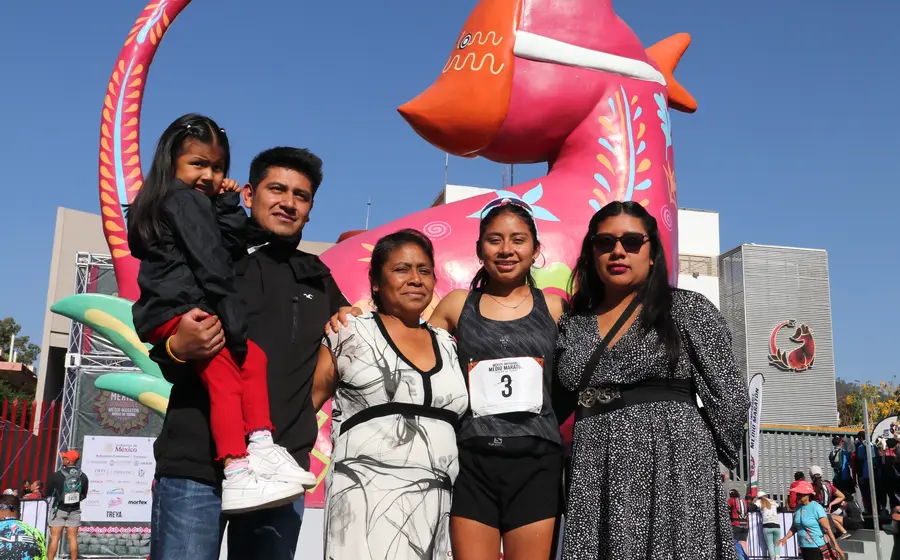 Miriam Morales a lado de otra de su esencial y gran inspiración, su familia.