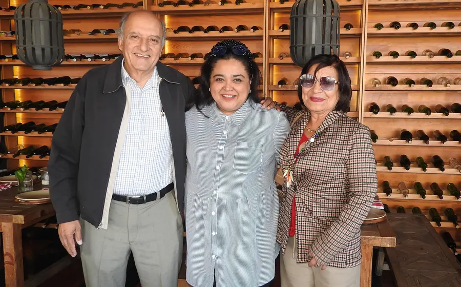 El notario público Víctor Manuel Gómez Albores, la notaria pública, Karla Karina Gómez Jarquín y la licenciada Delma Concepción Ramírez Ambrosy.