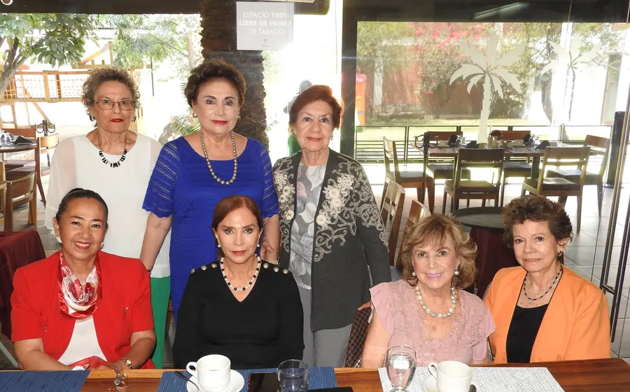 Olga Farret, Irene Rodríguez, Juana Gómez, Sol Álvarez, Celia Martínez, Ana María Orduña y Mariel Topete.
